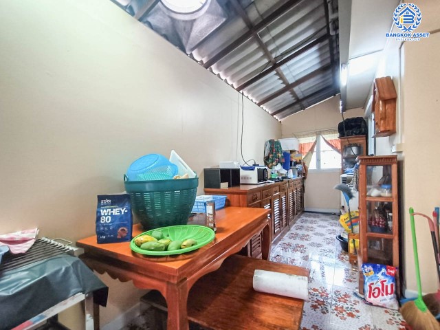 บ้านเดี่ยวมือสองย่านนนทบุรี ม.คุณาภัทร5 บ้านกล้วย-ไทรน้อย หลังมุม! เนื้อที่กว้างขวางเกือบ 60 ตร.ว. ฟังก์ชัน 4 ห้องนอน 3 ห้องน้ำ 2 ที่จอดรถ บนทำเลแห่งการเดินทาง ใกล้เซ็นทรัลเวสต์เกต และรถไฟฟ้าสายสีม่วง "สถานีคลองบางไผ่" จองเลย!